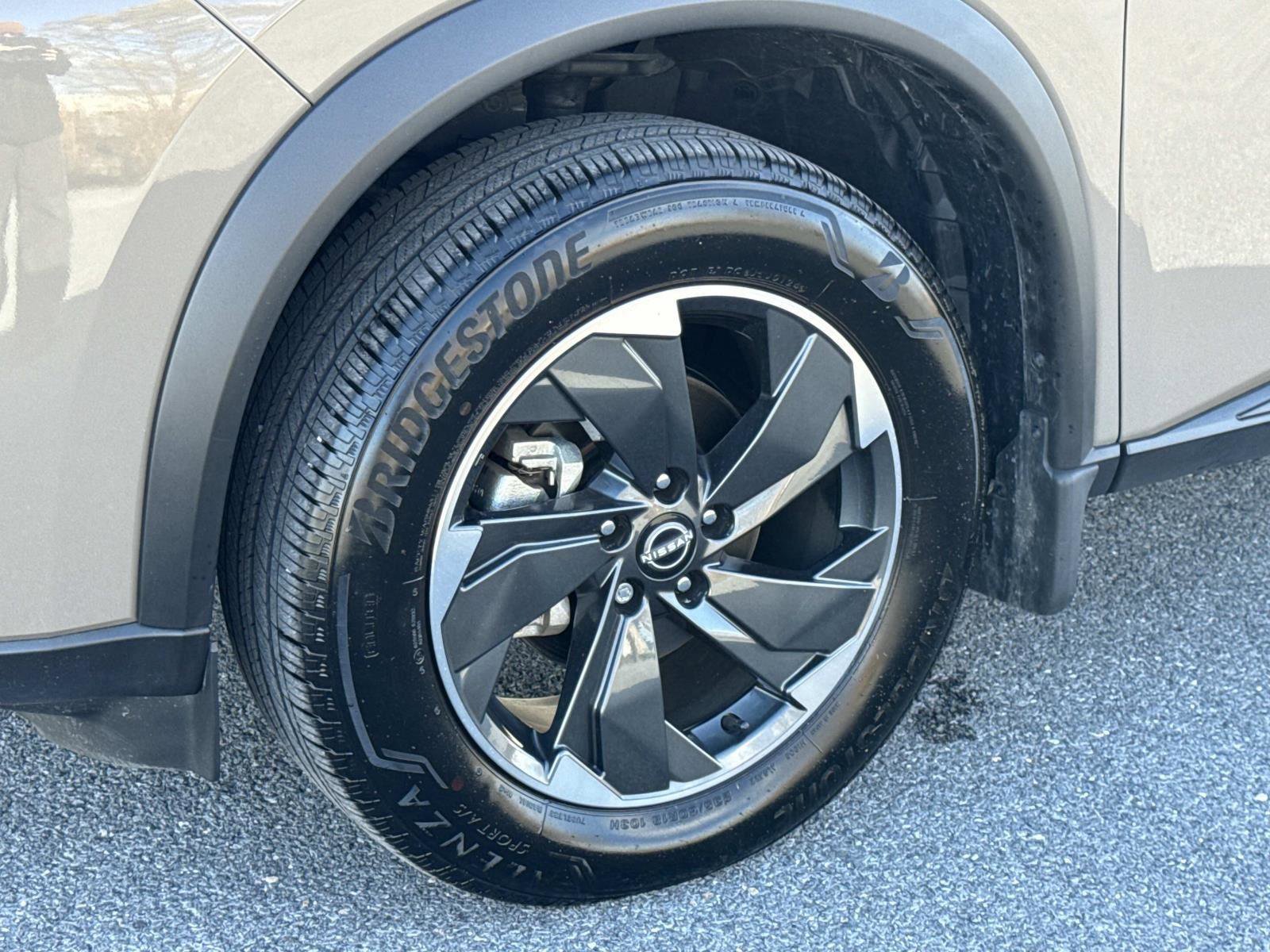 Used 2024 Nissan Rogue SV image 29