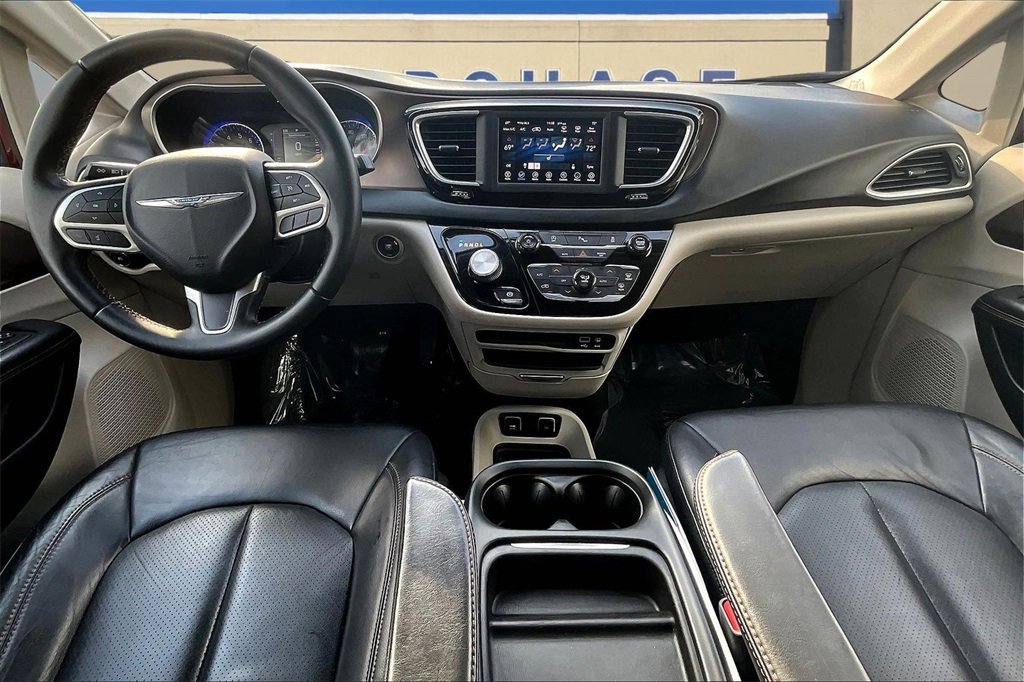 Used 2018 Chrysler Pacifica Touring-L image 7
