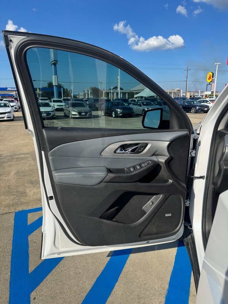 Used 2021 Chevrolet Traverse LT w/ LT Premium Package image 7