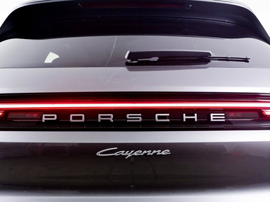 Certified 2025 Porsche Cayenne image 18