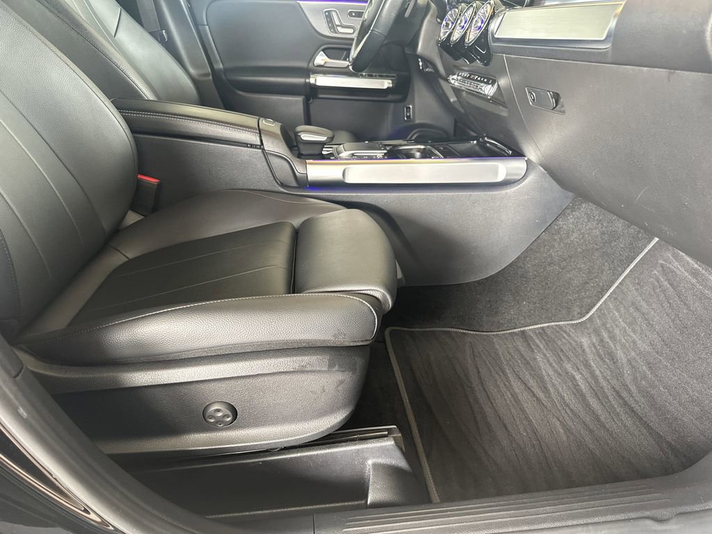 Used 2021 Mercedes-Benz GLB 250 image 36