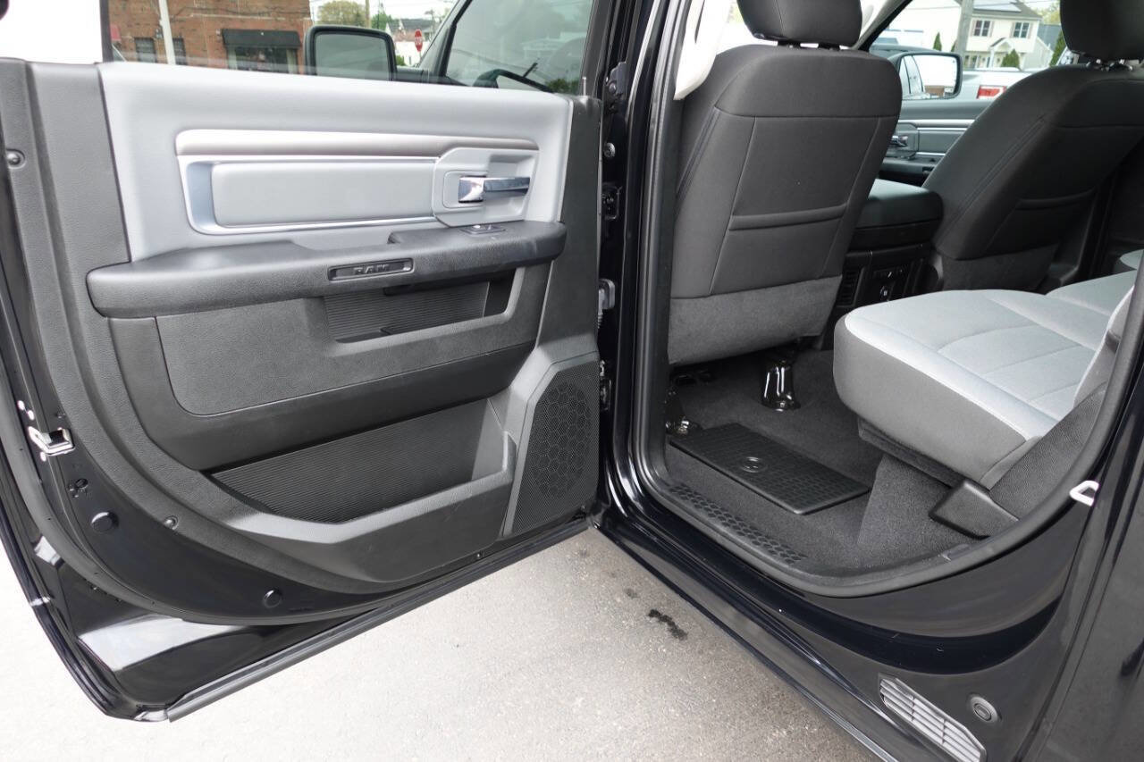Used 2023 RAM 1500 Classic SLT w/ Electronics Convenience Group AWD/4WD image 20