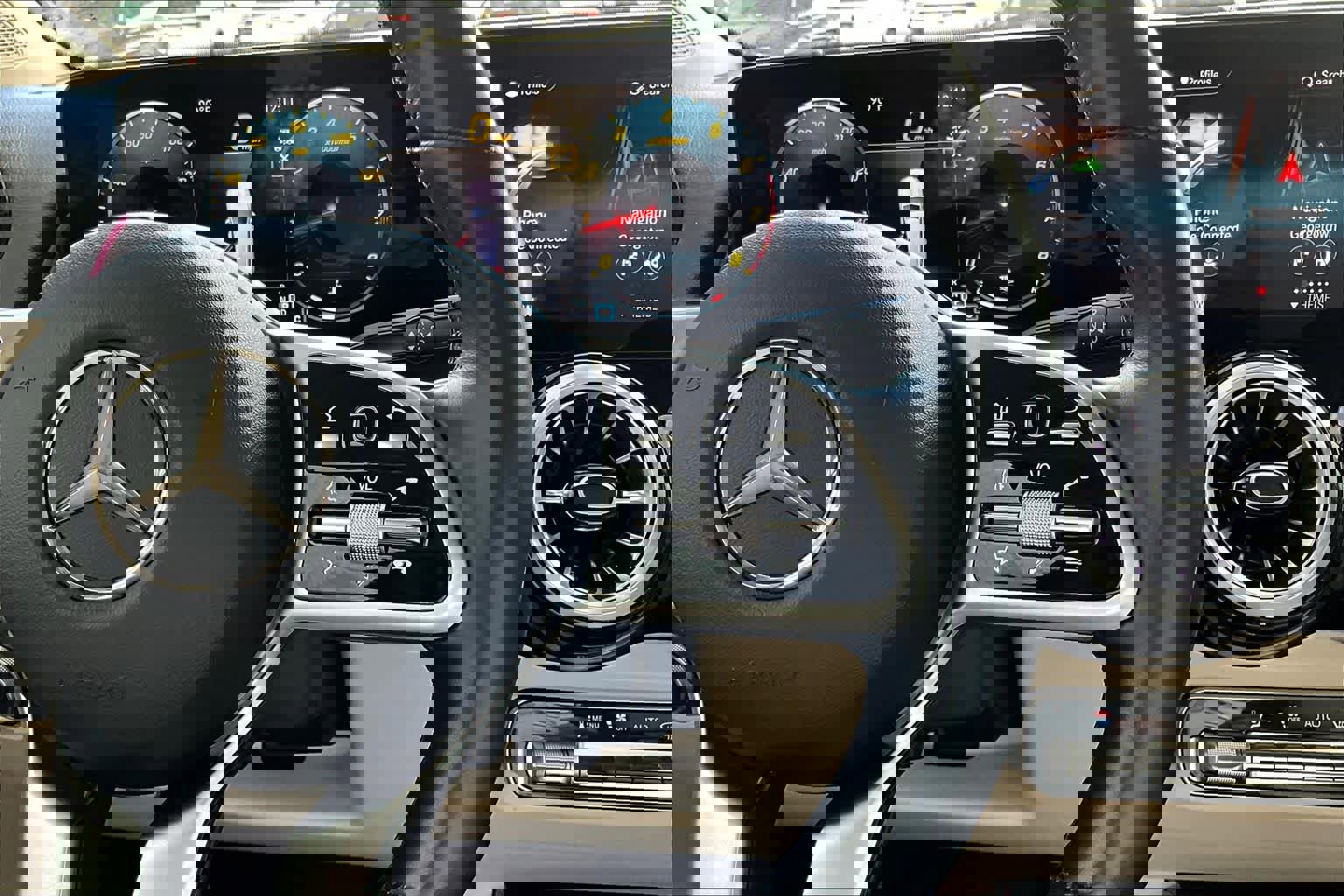 Certified 2023 Mercedes-Benz GLB 250 4MATIC image 24