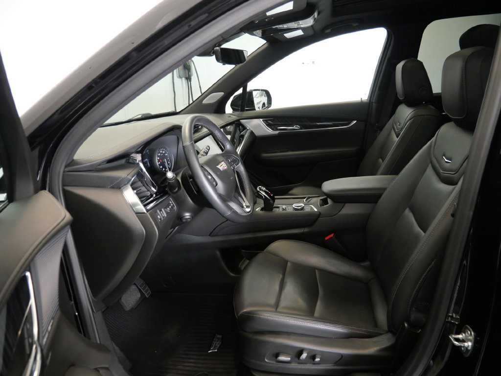Used 2025 Cadillac XT6 Premium Luxury w/ Technology Package AWD/4WD image 15