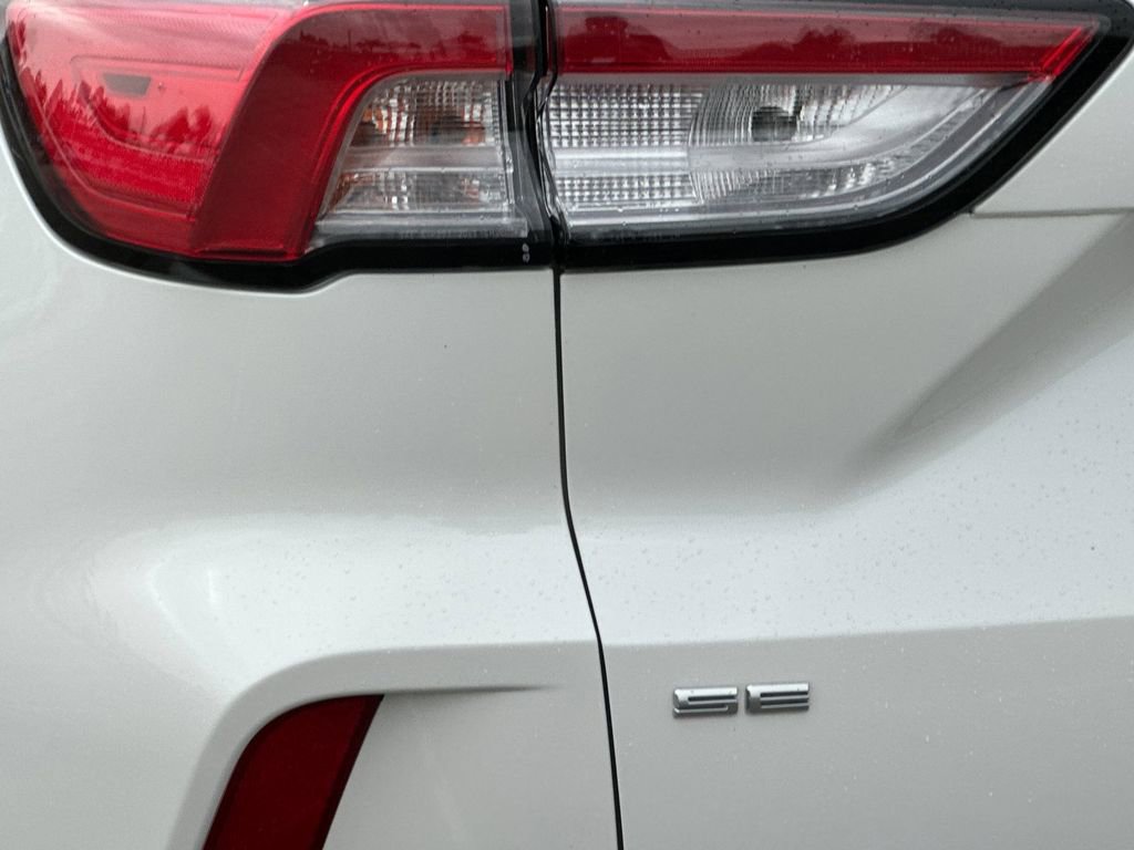 Certified 2020 Ford Escape SE Sport FWD image 26