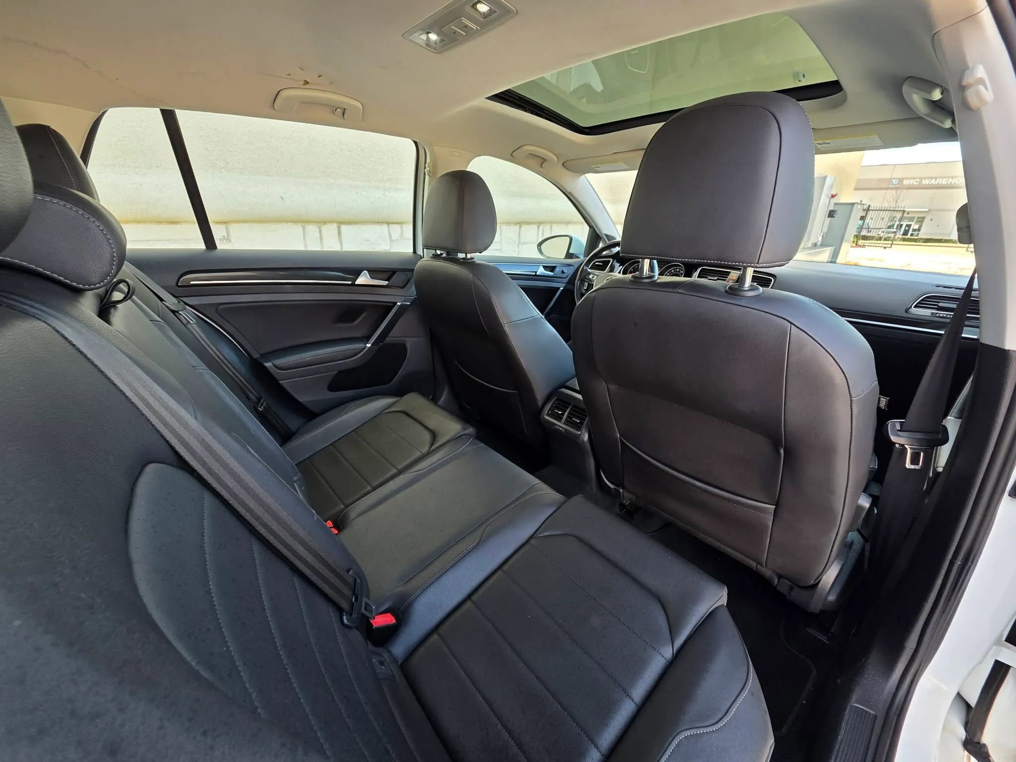 Used 2015 Volkswagen Golf S image 13