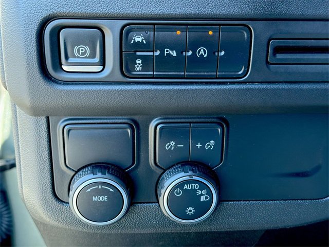 Used 2023 Chevrolet Suburban Premier image 31