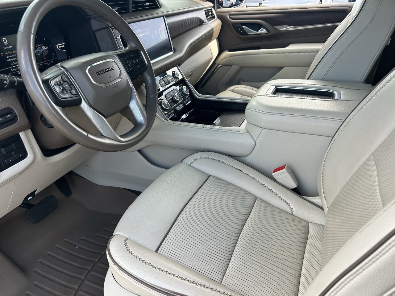 Used 2022 GMC Yukon Denali w/ Denali Premium Package AWD/4WD image 30