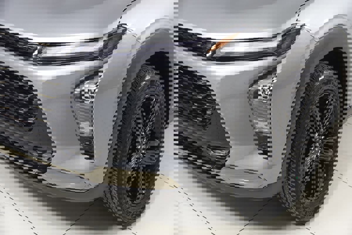 Used 2024 Chevrolet Trax ACTIV w/ Sunroof Package image 55