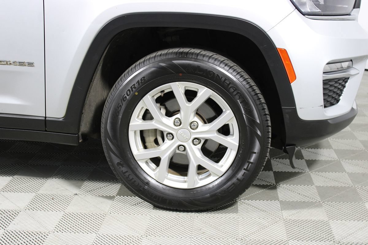 Used 2023 Jeep Grand Cherokee Limited AWD/4WD image 8