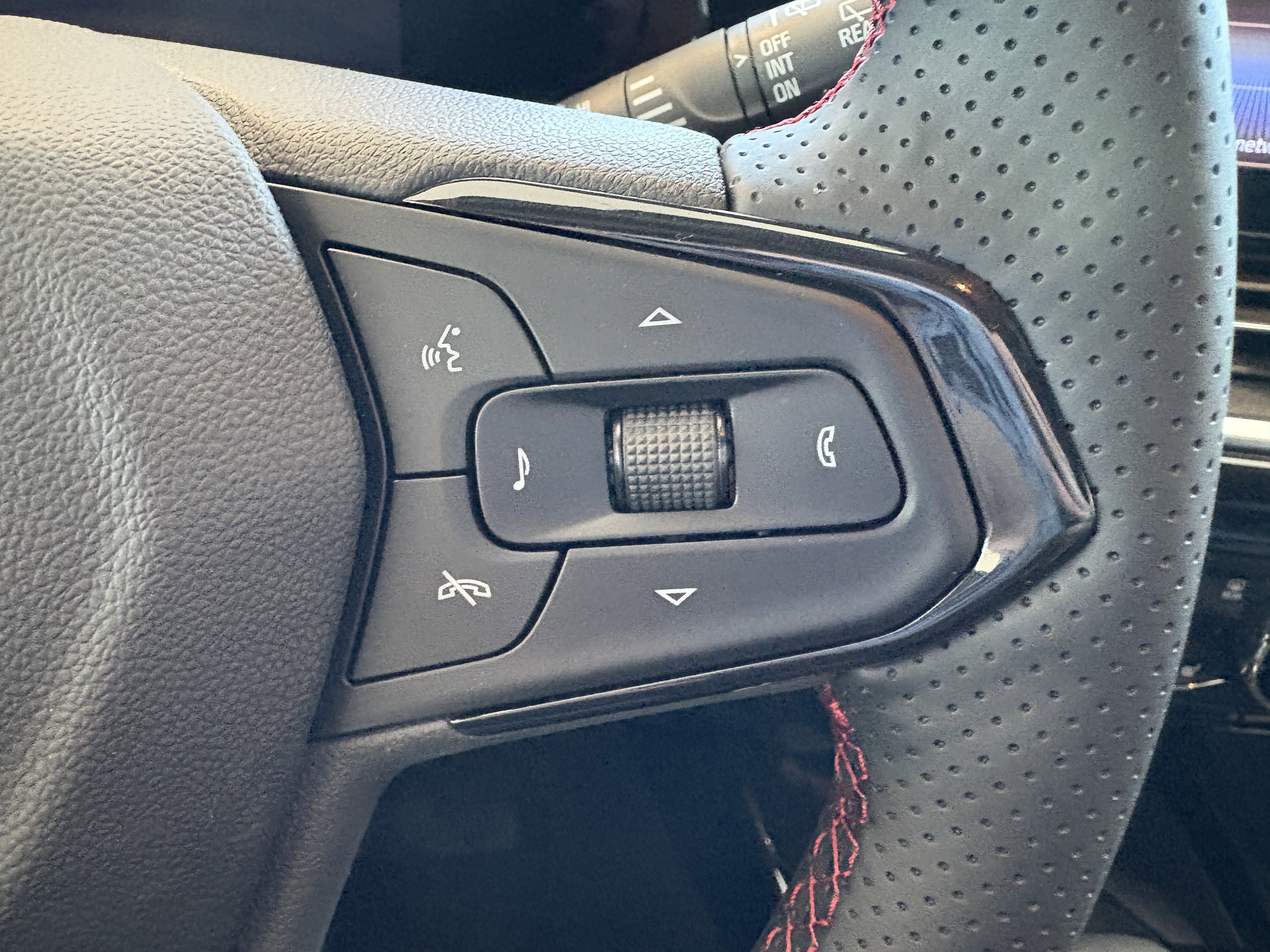 New 2026 Chevrolet Trax RS w/ Sunroof Package image 11