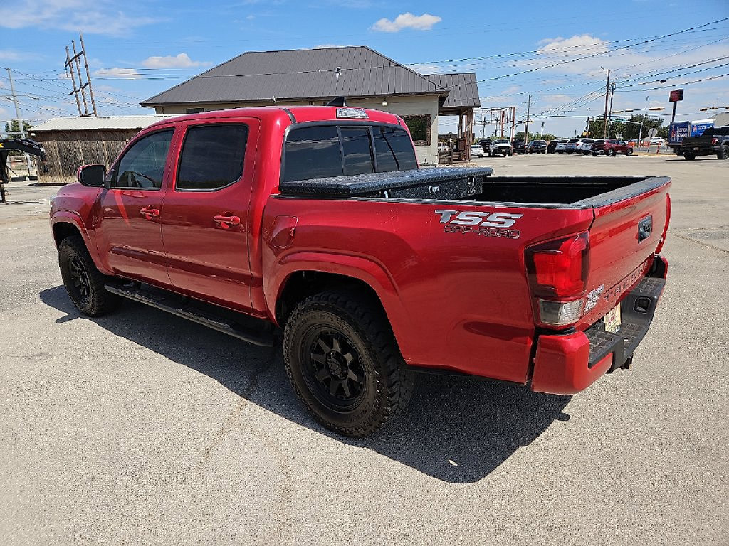 Used 2022 Toyota Tacoma SR AWD/4WD image 4
