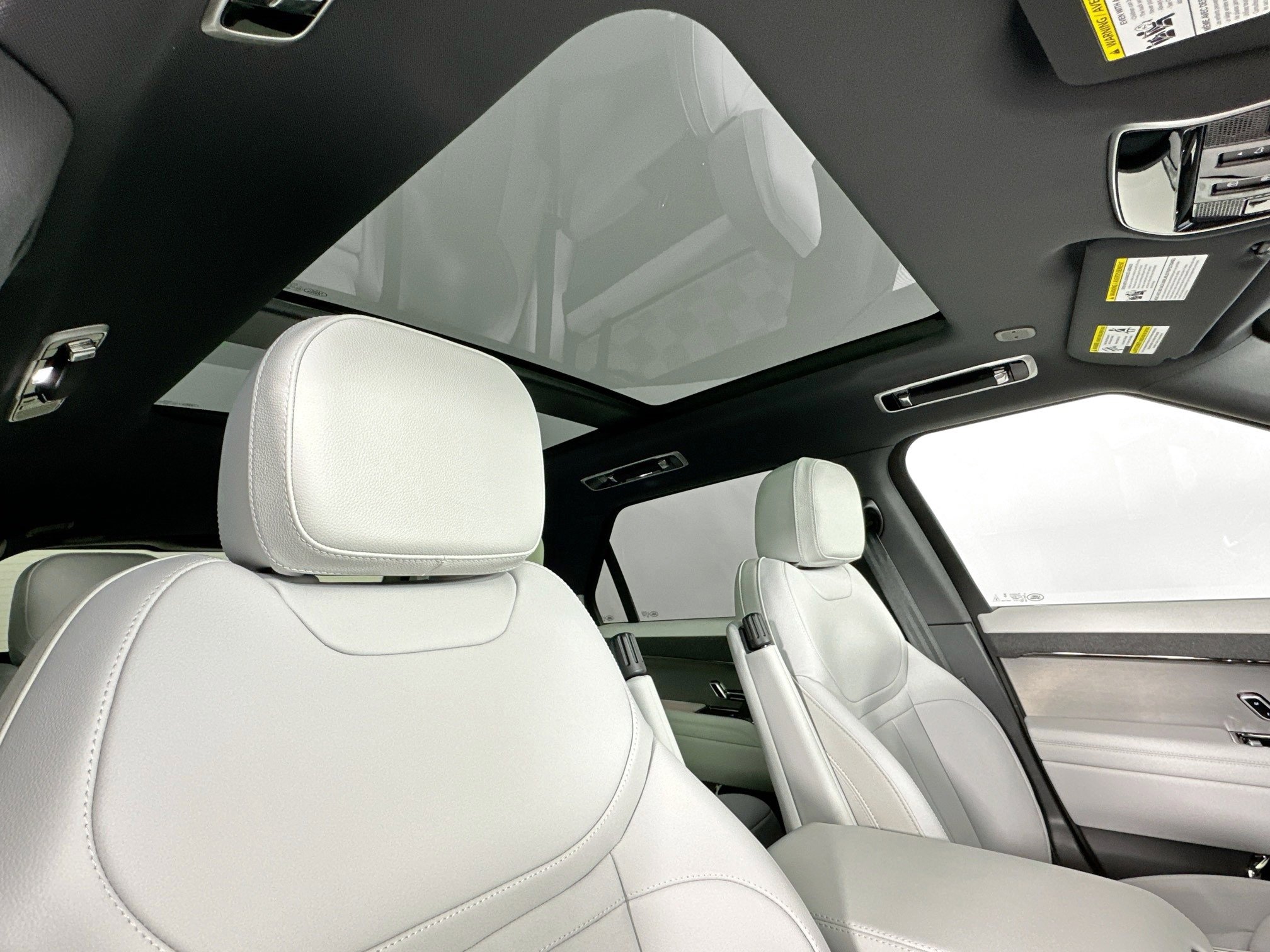 Used 2025 Land Rover Range Rover Sport image 19