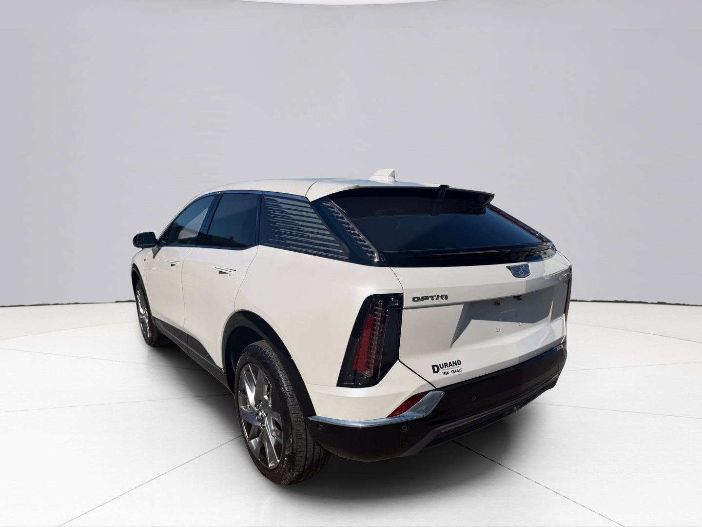 Used 2025 Cadillac Optiq Luxury 2 w/ LPO, Floor Liner Package AWD/4WD image 7