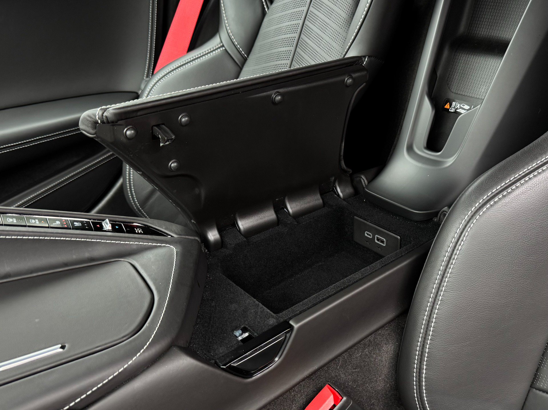 Used 2025 Chevrolet Corvette Stingray Premium Cpe w/ Z51 Performance Package RWD image 17