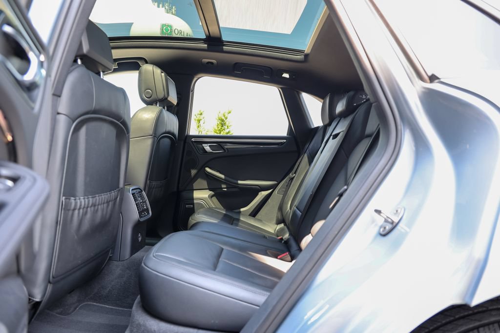 Certified 2026 Porsche Macan AWD/4WD image 33