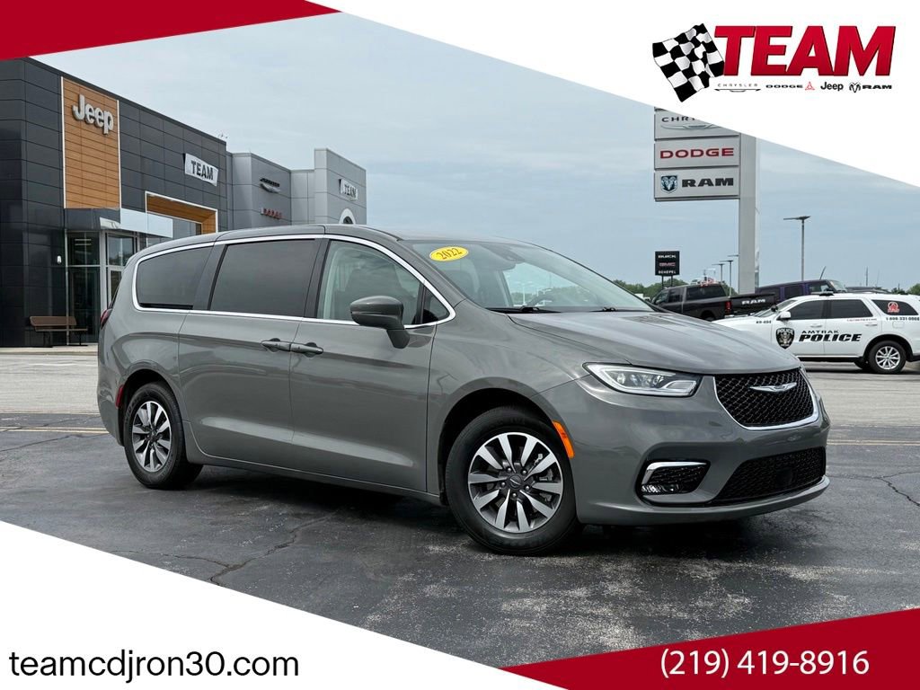 Used 2022 Chrysler Pacifica Touring-L FWD image 1
