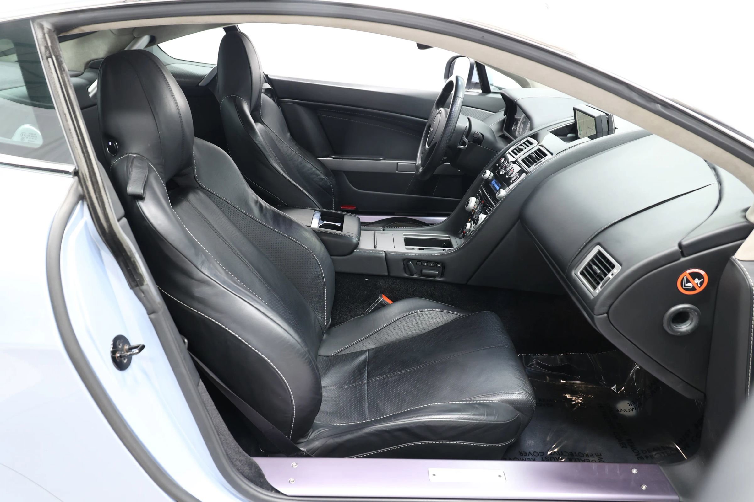 Used 2011 Aston Martin V8 Vantage Coupe image 58