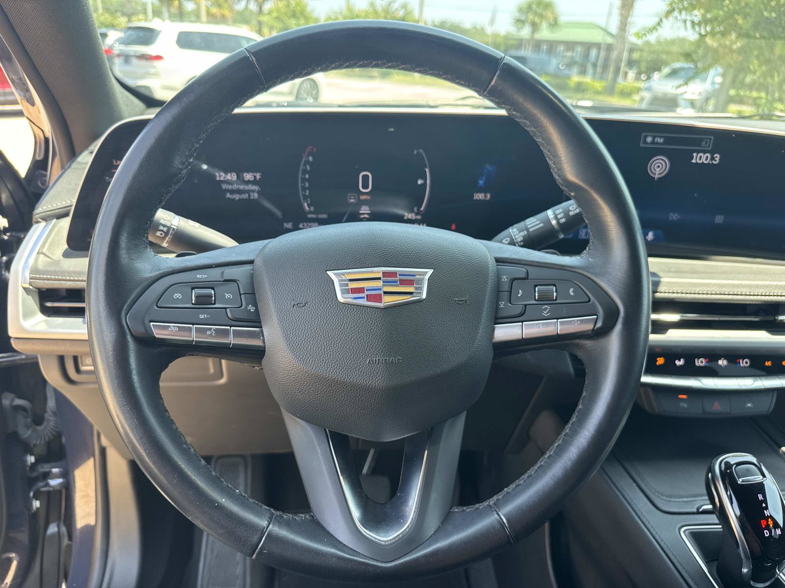 Used 2025 Cadillac XT4 Premium Luxury FWD image 27