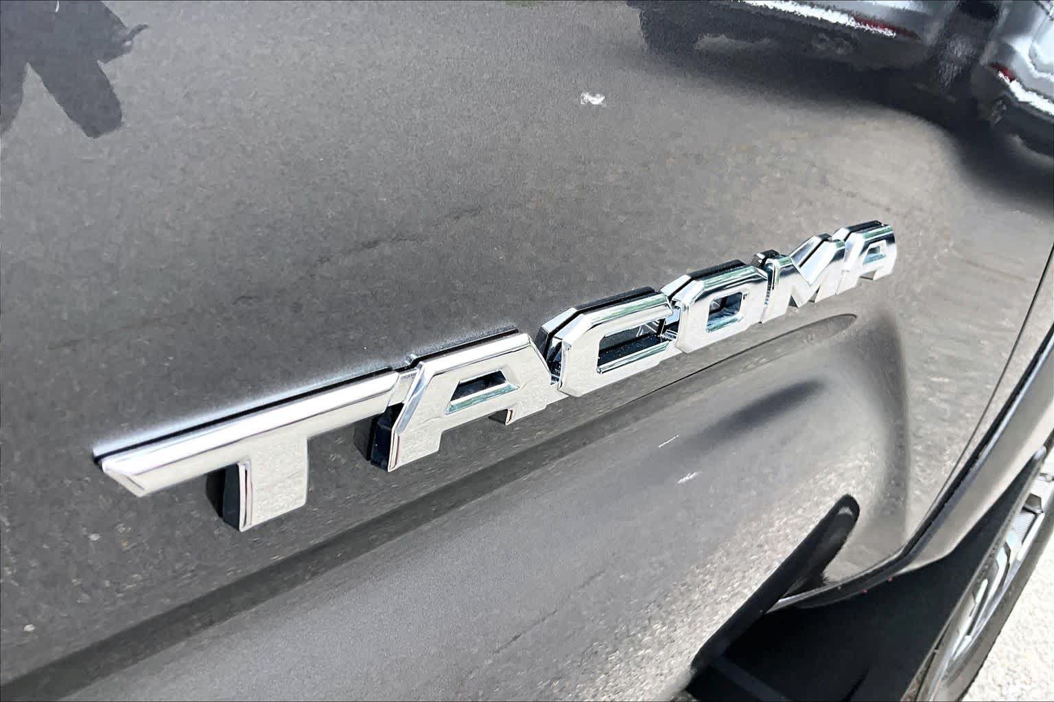 Used 2023 Toyota Tacoma Limited AWD/4WD image 10