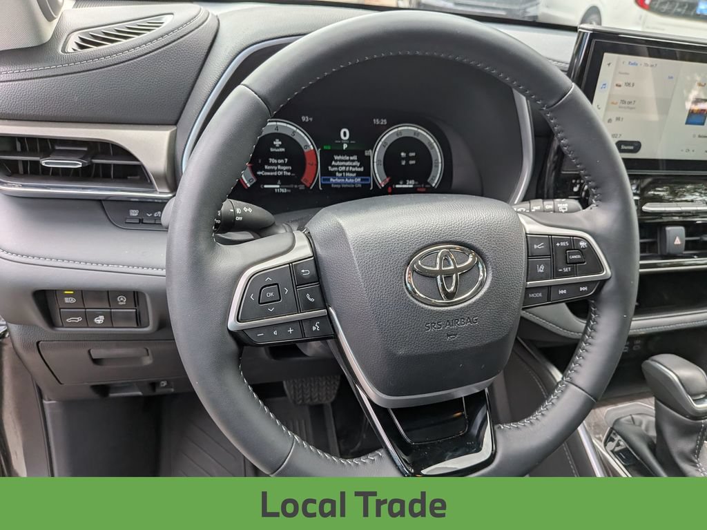 Used 2025 Toyota Highlander Limited FWD image 15