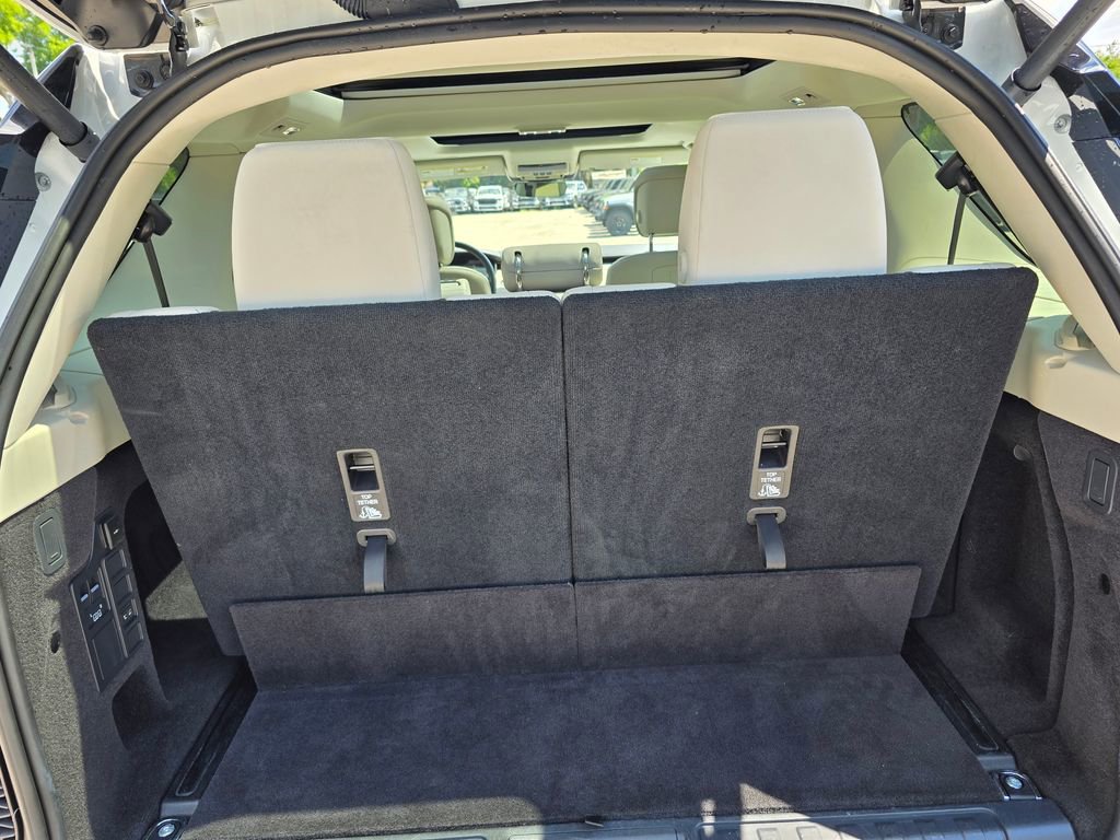 Used 2025 Land Rover Discovery S image 46