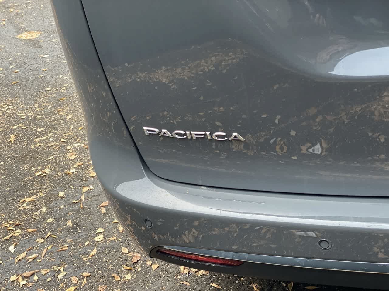Used 2025 Chrysler Pacifica Select FWD image 10