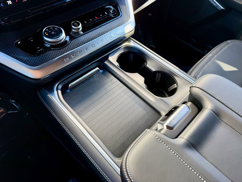 New 2025 Ford Expedition Platinum w/ Stealth Performance Package image 27
