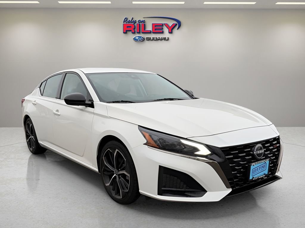 Used 2025 Nissan Altima 2.5 SR FWD image 7