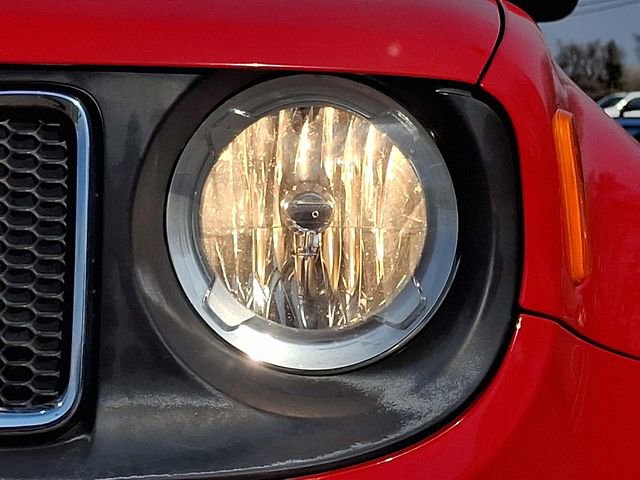 Used 2016 Jeep Renegade Latitude image 9