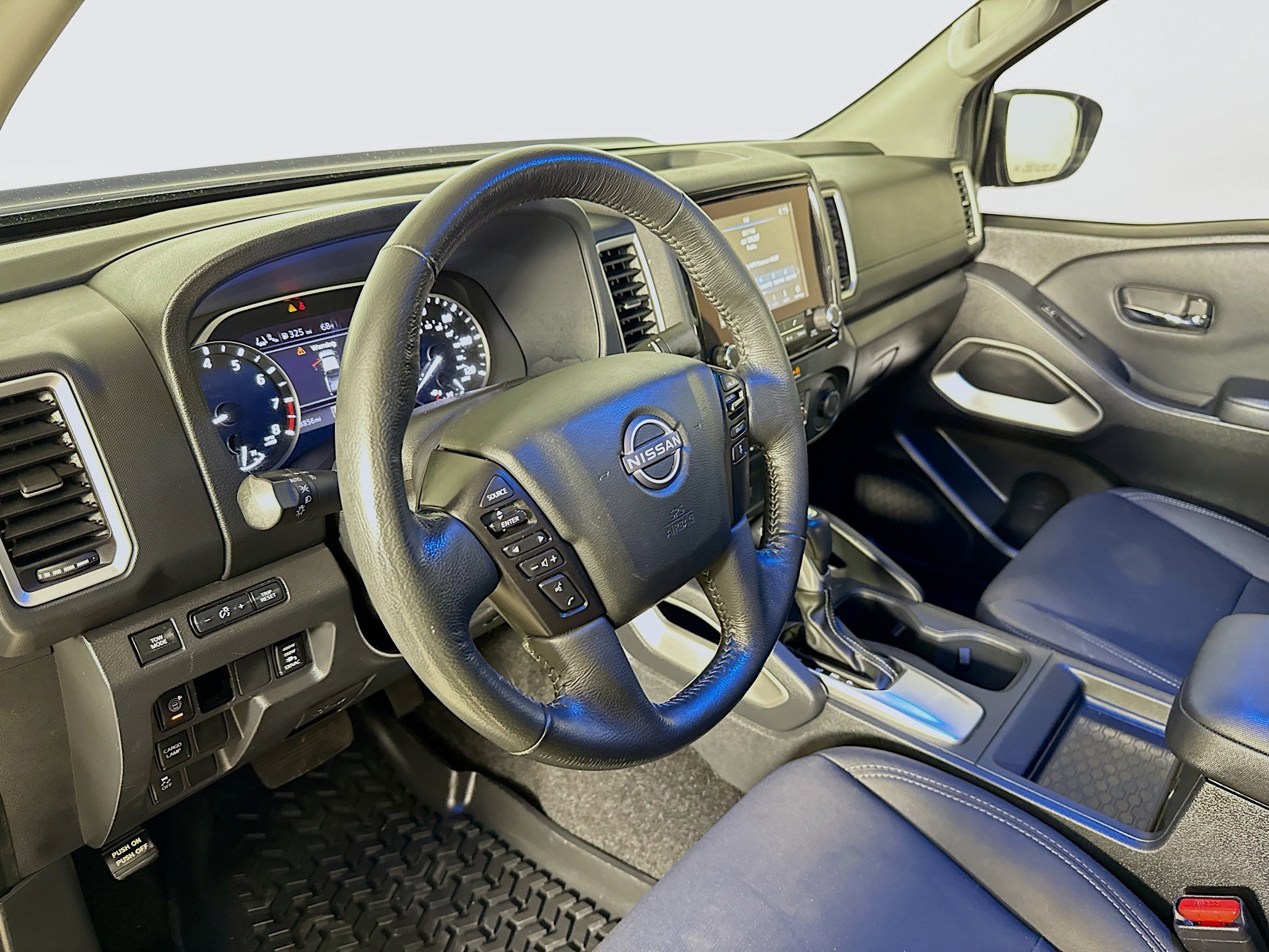 Used 2022 Nissan Frontier SV image 8