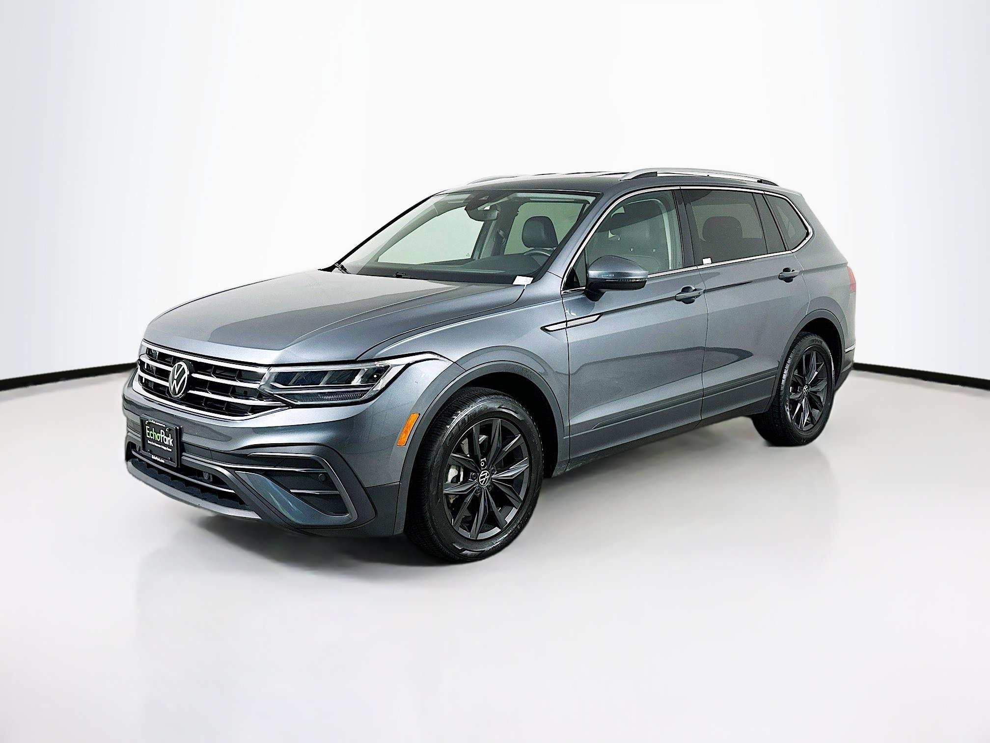 Used 2024 Volkswagen Tiguan SE FWD image 3