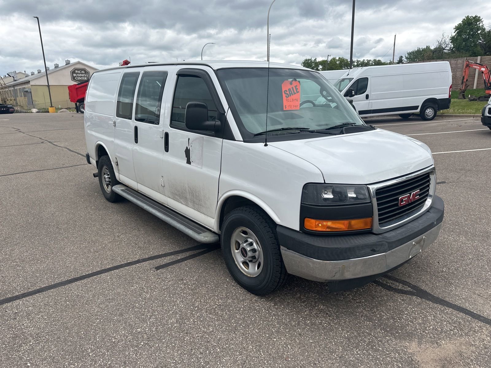 Used 2017 GMC Savana 2500 RWD image 4