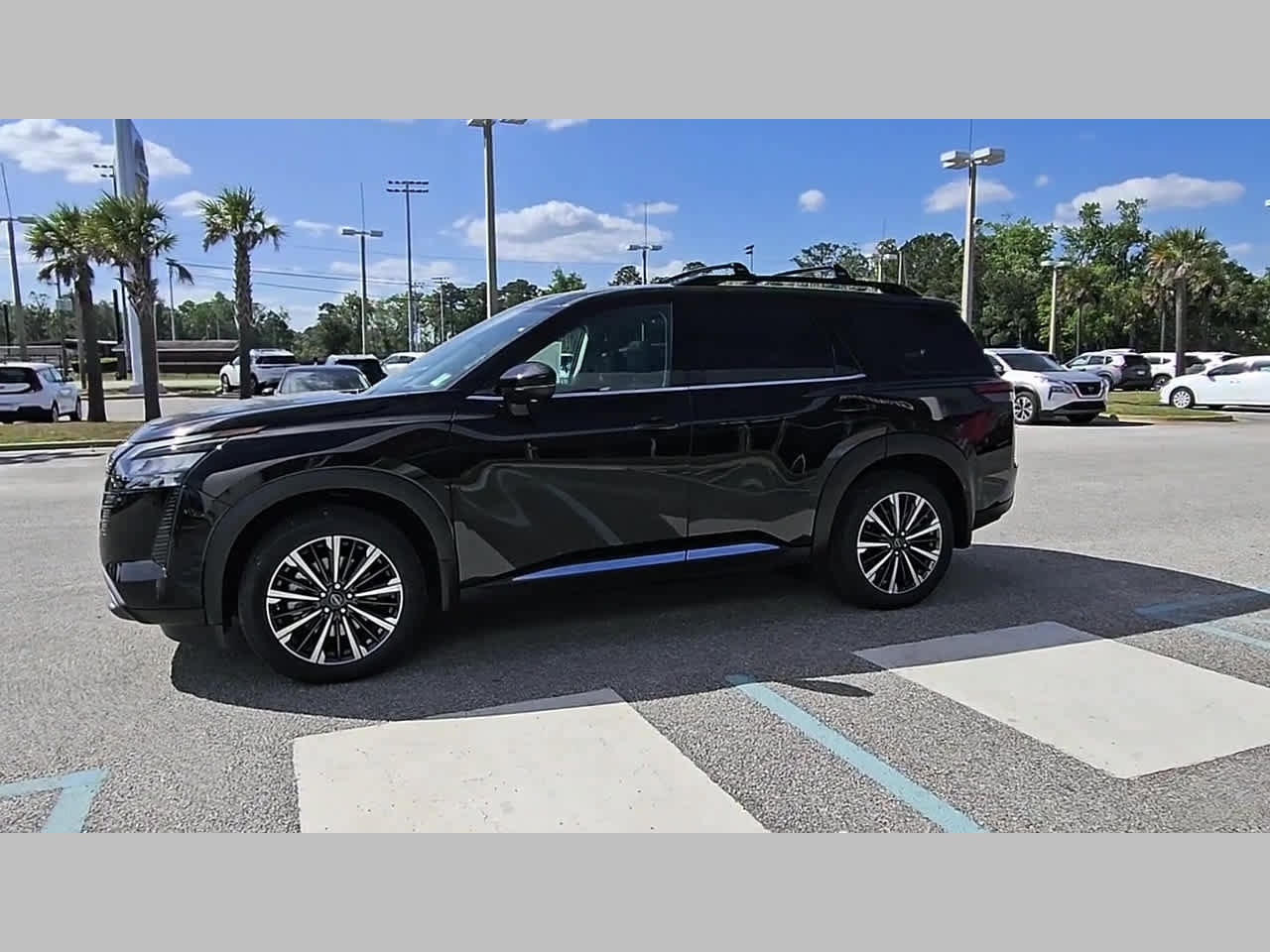 New 2026 Nissan Pathfinder Platinum FWD image 24