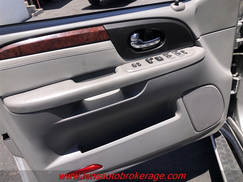 Used 2007 GMC Envoy Denali RWD image 9