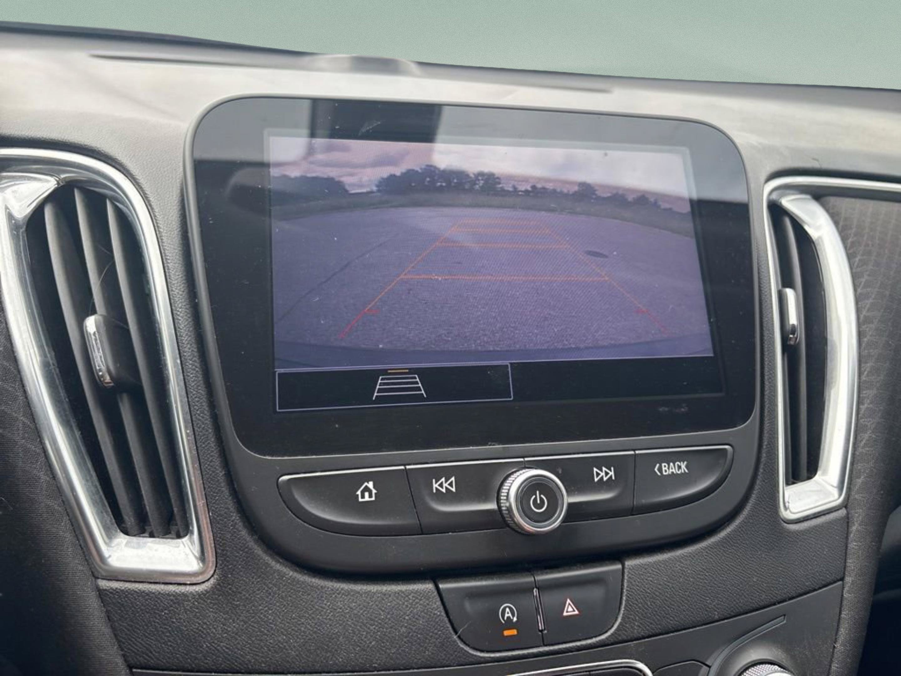 Used 2021 Chevrolet Malibu LT FWD image 12