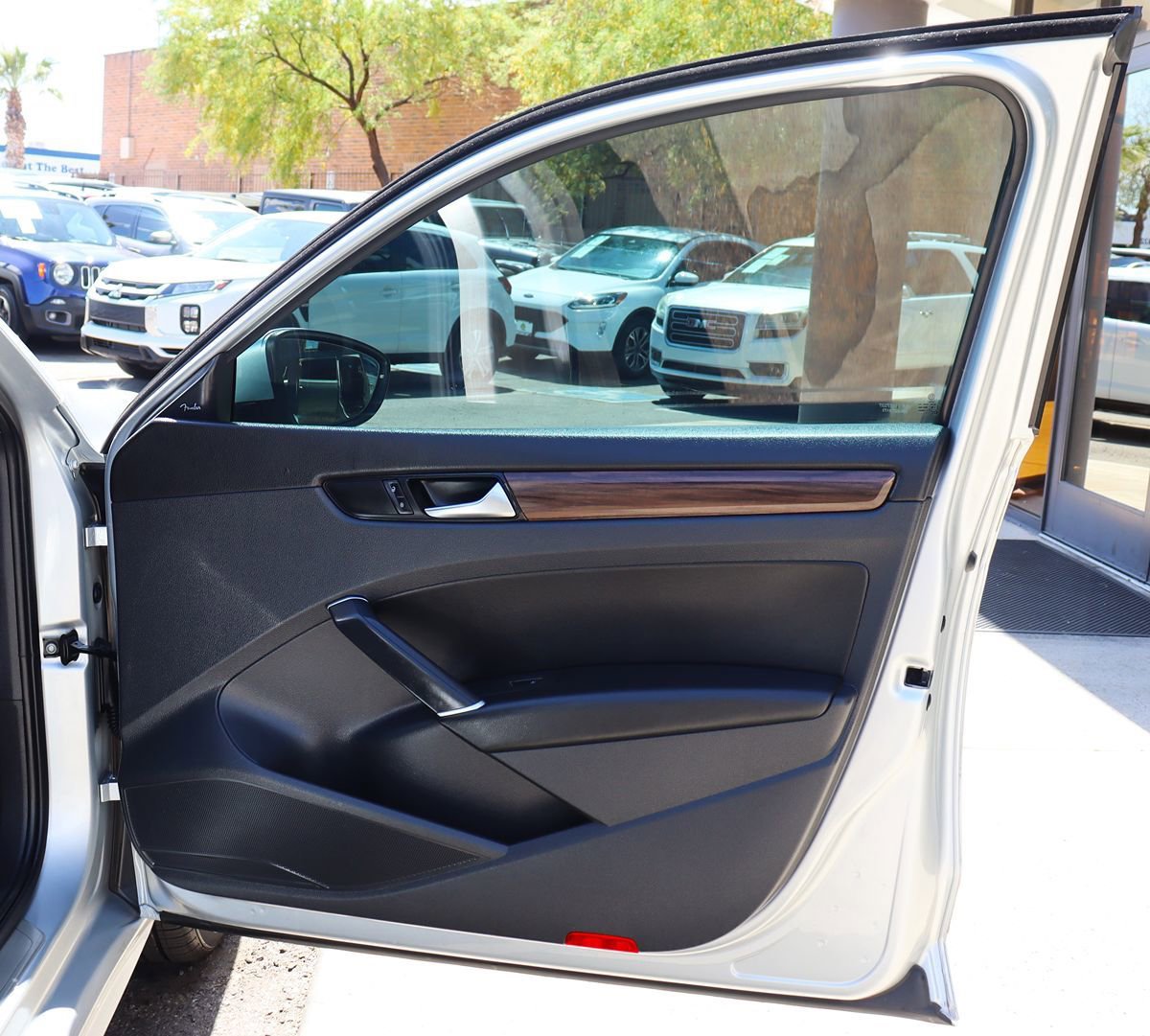Used 2020 Volkswagen Passat 2.0T SEL FWD image 34