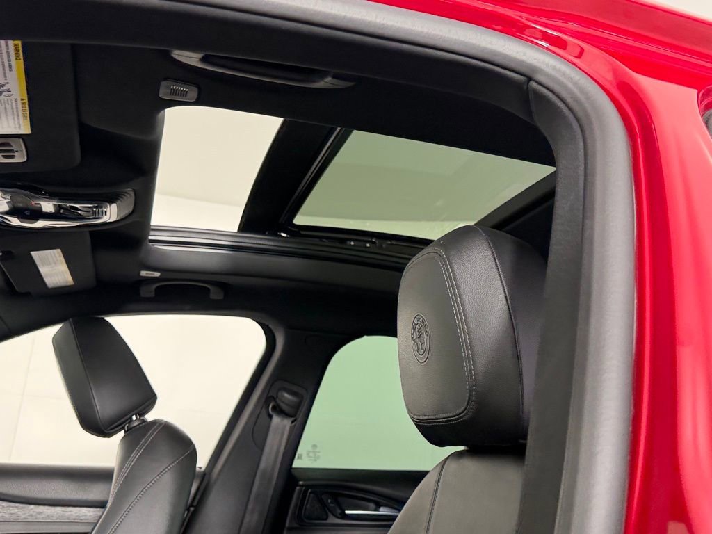 Used 2023 Alfa Romeo Stelvio Sprint image 24