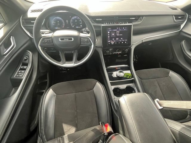 Used 2023 Jeep Grand Cherokee Altitude AWD/4WD image 10