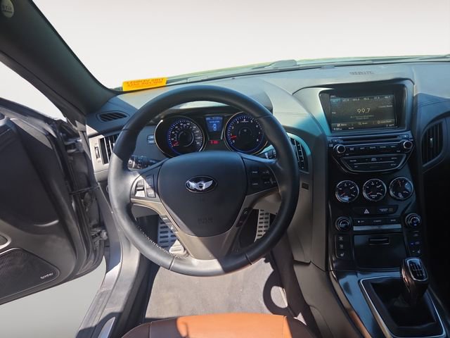 Used 2016 Hyundai Genesis Coupe 3.8 RWD image 10