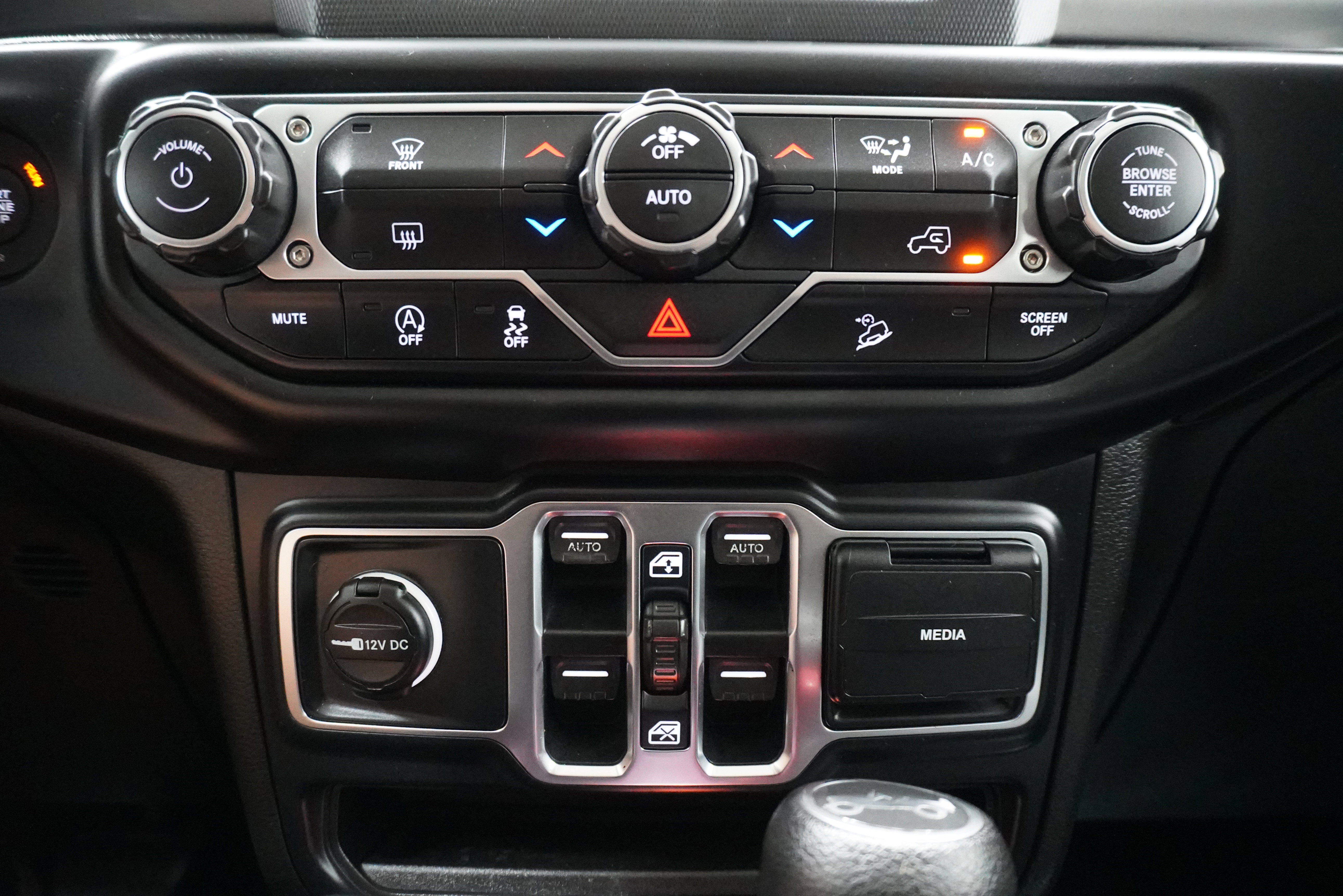 Used 2019 Jeep Wrangler Unlimited Sahara image 21