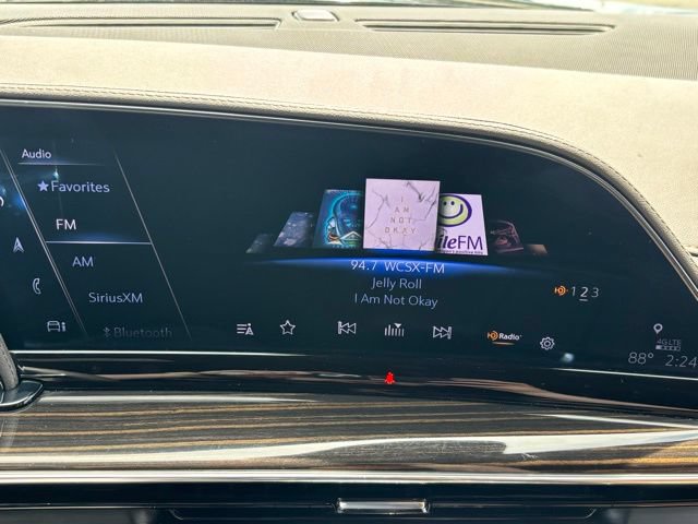 Used 2023 Cadillac Escalade Premium Luxury w/ LPO, Floor Liner Package AWD/4WD image 30