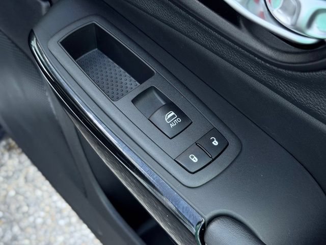 Certified 2023 Jeep Cherokee Altitude Lux w/ Lux Elite Package AWD/4WD image 19