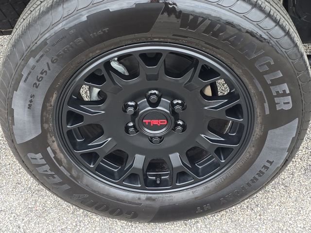 Used 2025 Toyota Tacoma SR5 AWD/4WD image 12