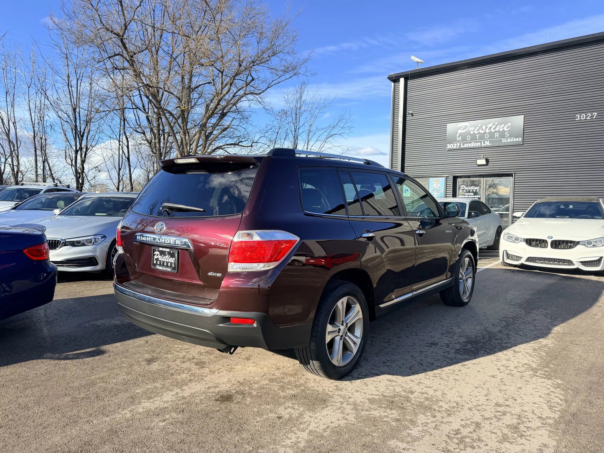 Used 2011 Toyota Highlander Limited w/ Tow Pkg image 4