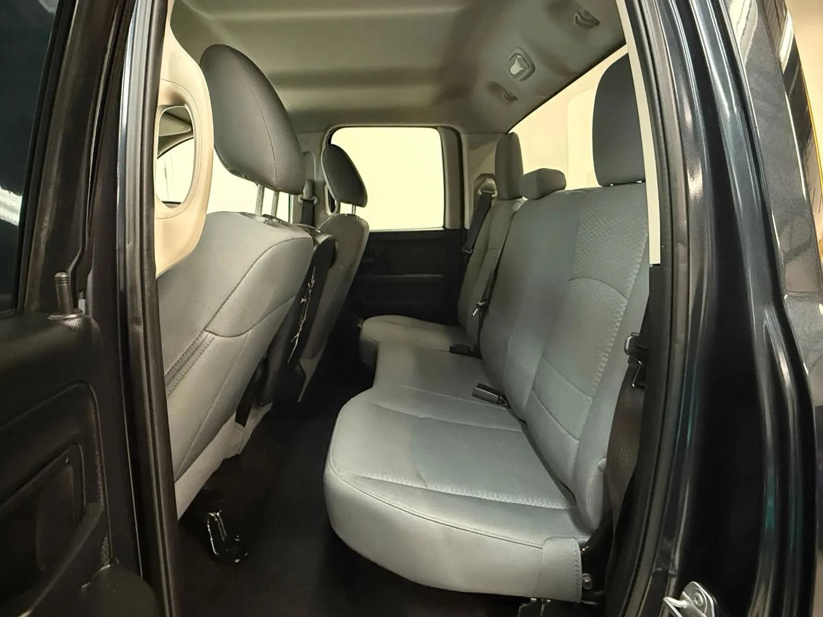 Used 2018 RAM 1500 Express w/ Express Value Package AWD/4WD image 17