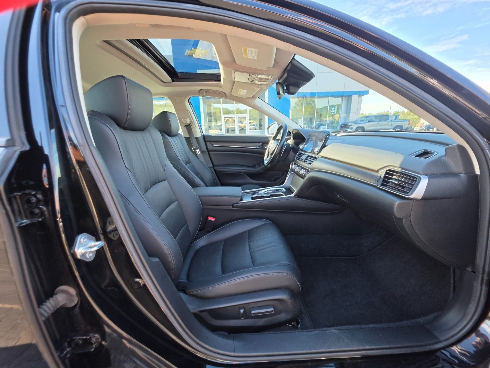 Used 2021 Honda Accord Touring image 14