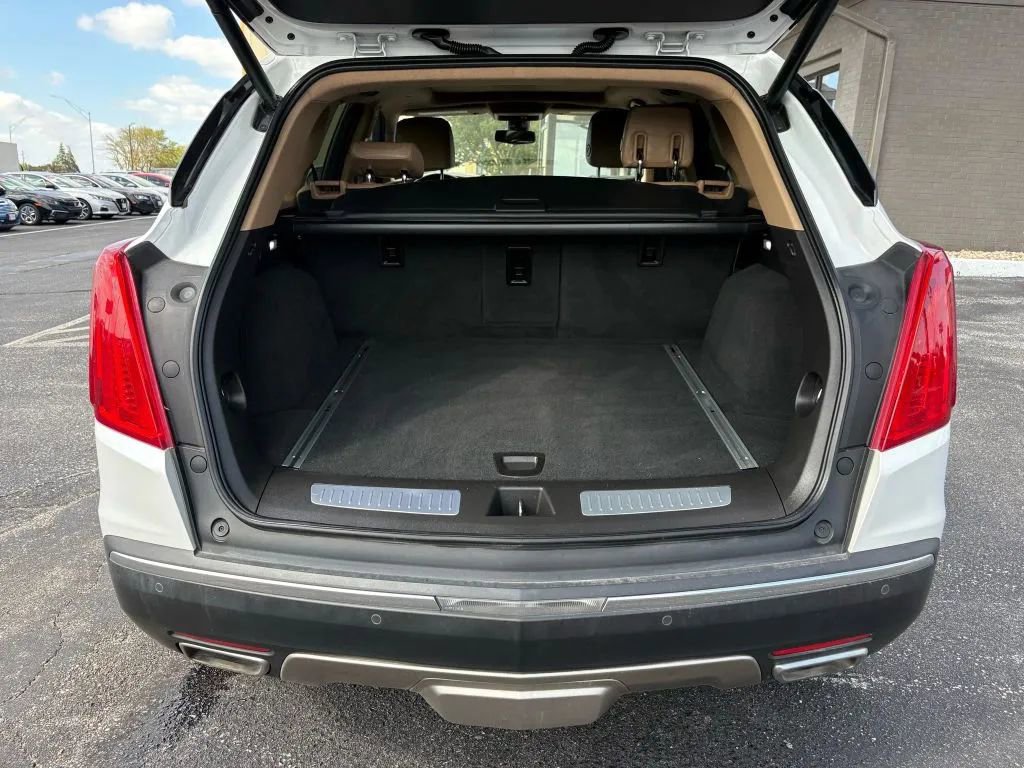Used 2017 Cadillac XT5 Platinum AWD/4WD image 9