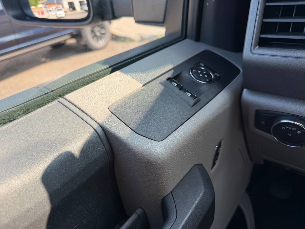 Used 2017 Ford F250 XL w/ Power Equipment Group AWD/4WD image 19