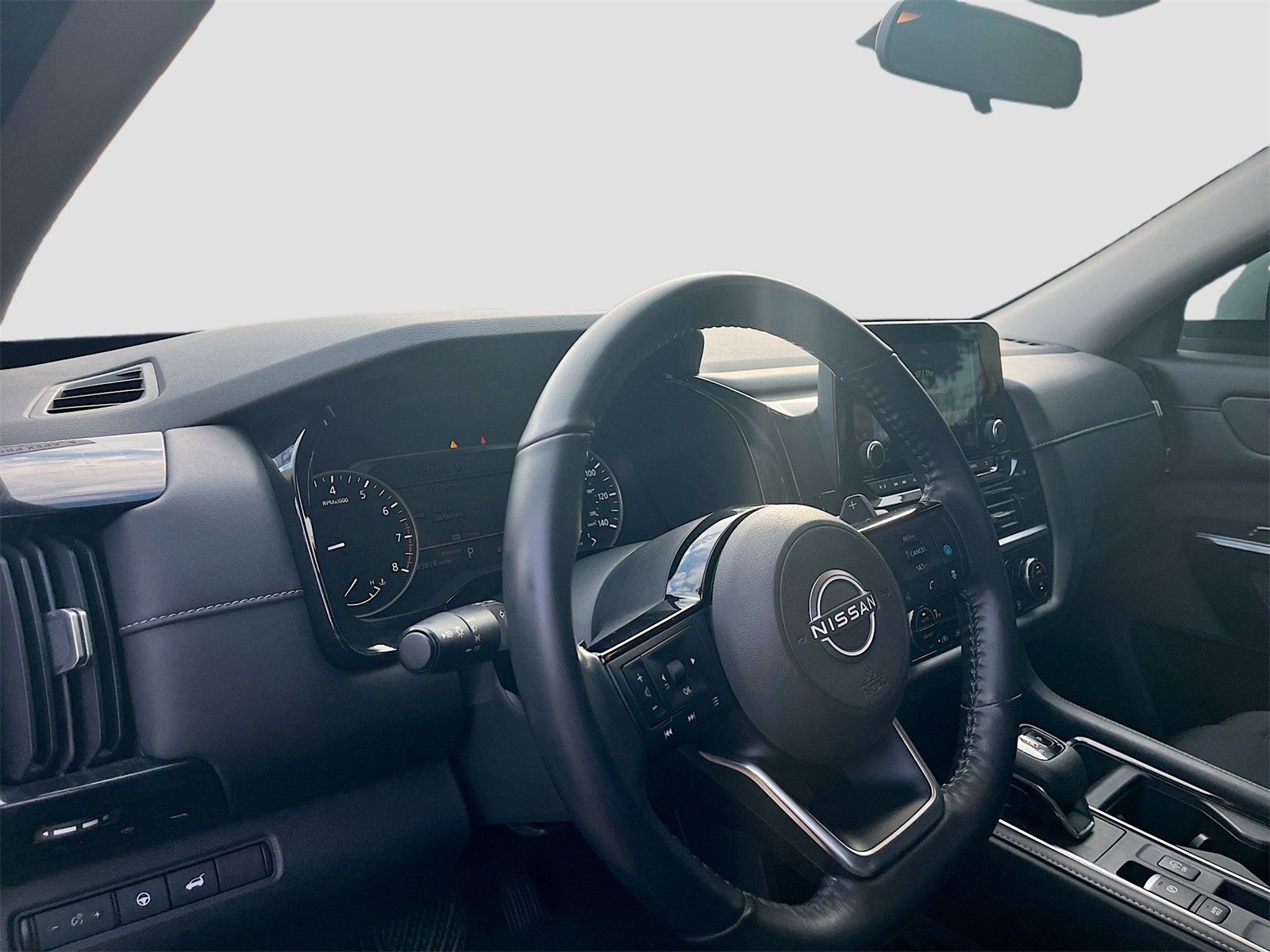 Used 2022 Nissan Pathfinder SV w/ SV Premium Package image 9